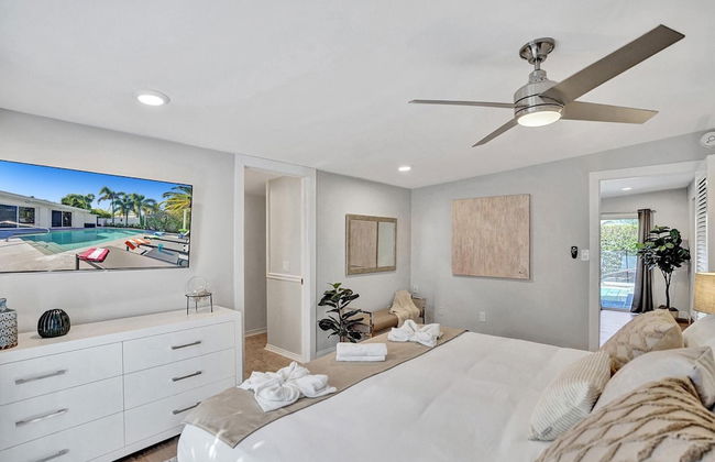 5BR with Heated Pool 5 min to Beach - Photo 16