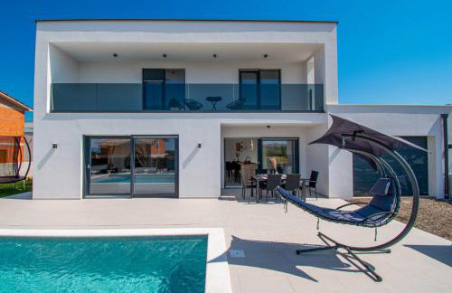 Villa Mina with a private pool in Pula - Photo 6