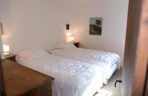 typical mas provençal with swimming pool in a small hamlet near mouriès in the alpilles in provence- 8 persons - Foto 52