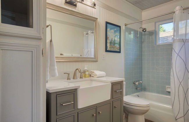 Lake Access, Game Room, Firepit, 3 Decks w/ Views Lakeview Ridge by Avantstay - Foto 23