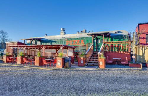 Couples Escape in Railcar, 13 Mi to Mount Rainier! - Photo 4