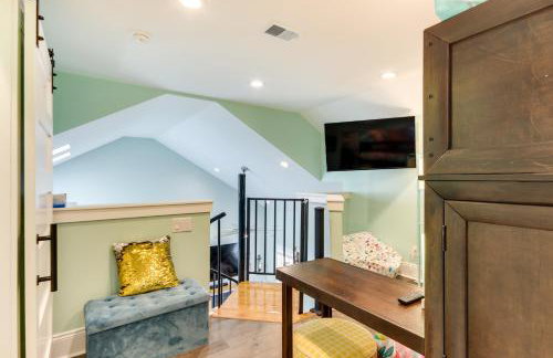 Greenwood Getaway with Furnished Patio and Lake View - Foto 17