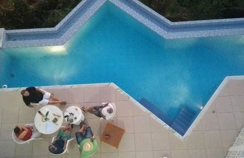 Refúgio dos sonhos - piscina de borda infinita e hidromassagem com vista - Foto 20