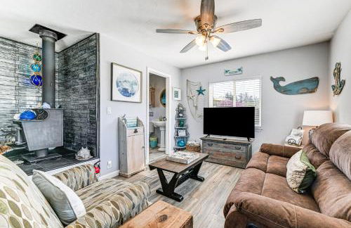 Updated Home 2 Mi to Beach in Crescent City! - Foto 4