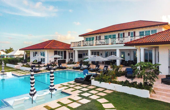 Island Haven: Oceanfront Retreat With Infinity Pool - Foto 15