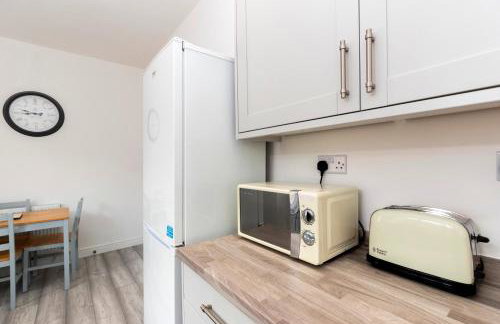 2-Bed House•Free Parking•WiFi•Long Stays Welcome - Photo 19