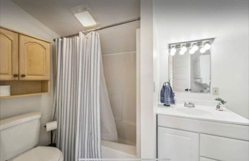 Lake views and 90' of beach access - Foto 10