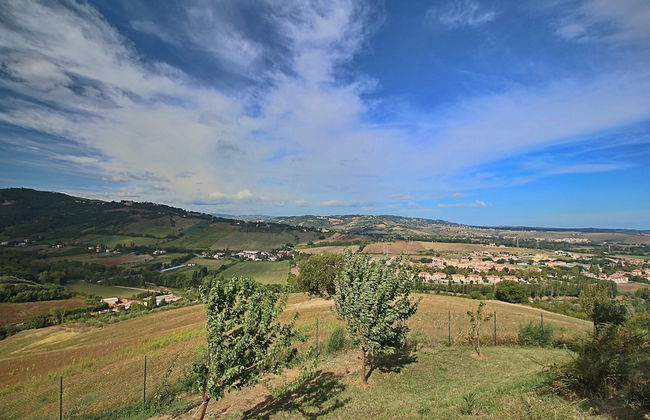 Cottage in Montelabbate With Pool & Forest - Photo 42