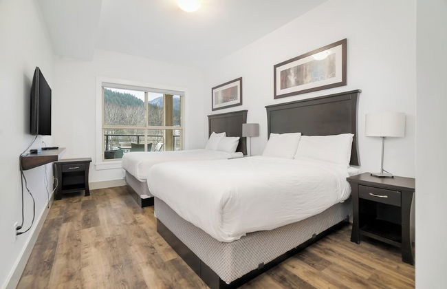 Elevated Escapes 2BR Suite Overlooking Lake - Foto 5