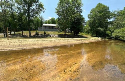 Brushy Creek Lodge - Riverfront, Hot Tub, Fire Pit - Foto 50