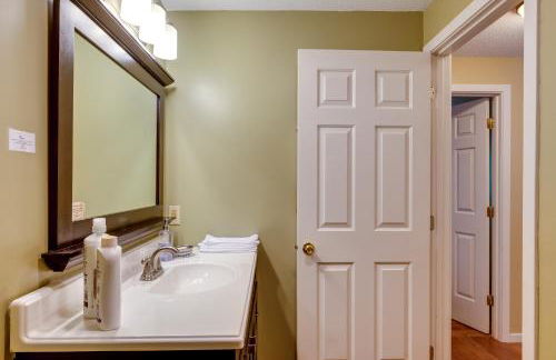 Bartlett Townhome with Balcony 1 Mi to Ski Resort! - Photo 16