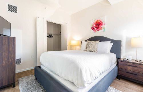 Entire Apt Downtown Seaport with Pool - Photo 19