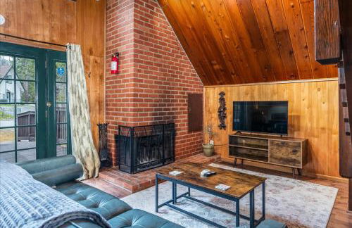 Bass Lake Chalet- A frame with hot tub/firepit - Foto 9