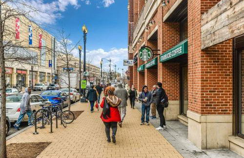 Luxe 2BD2BA Townhouse in Hip Area - Near Metro - Photo 24