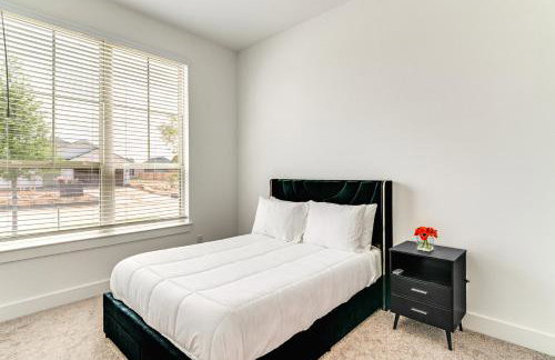 Patio and Pool Access Family Home in Tomball - Foto 12