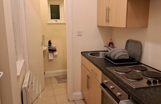 Family-friendly Studio Flat in Dagenham - Photo 6