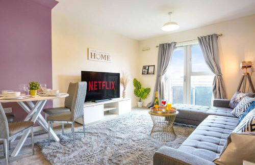 Stylish Canal Side Apartment - City Centre - Free Parking, Balcony, Smart TV, Fast Wifi by Yoko Property - Photo 12