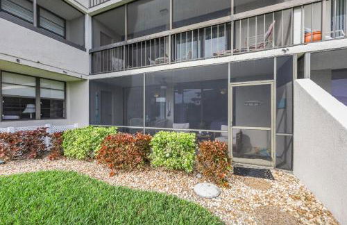 Walkout condo with beach access, pool and pickleball - Foto 66