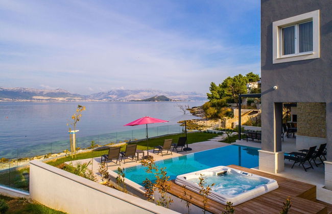 Beachfront Villa Grey Martini with Pool - Foto 55