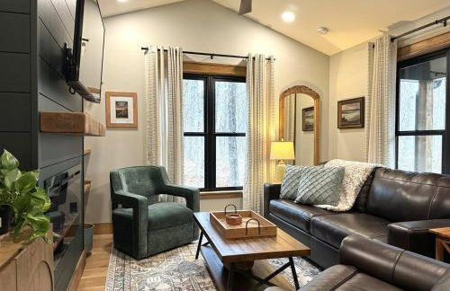 Romantic 1BR Cabin w Hot Tub Near Carbondale - Foto 12