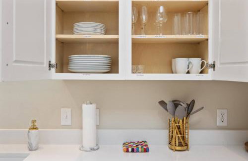 Downtown | Gorgeous | Pet Friendly! - Photo 51