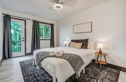 Oak Hills Estate Luxe Forest Escape Near USAFA - Foto 41