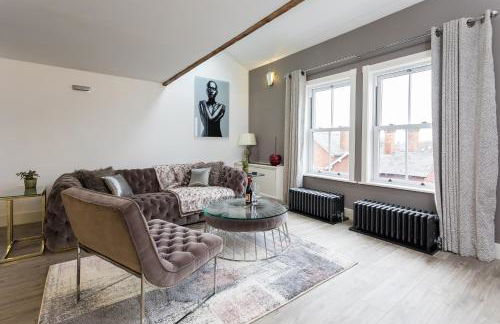 The Penthouse, Opposite Sale Metrolink, Includes Free Parking - Photo 5