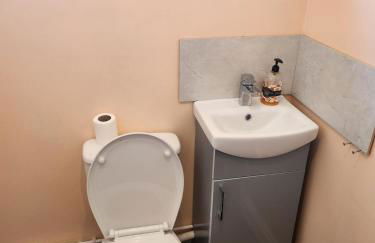 Spacious, 3 double bedroomed, free parking, 9 mins Elland Rd, nr Leeds City Centre - Foto 26