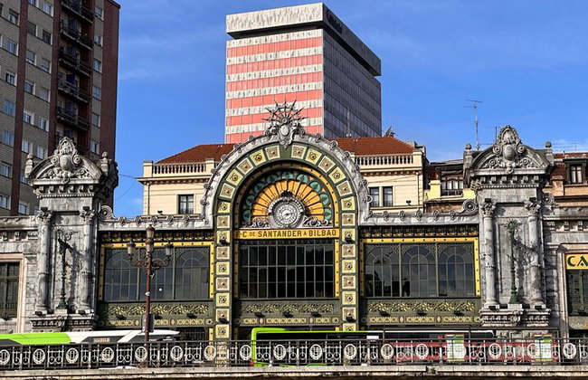 Tour a pie por el casco antiguo de Bilbao y caza del tesoro - Foto 5