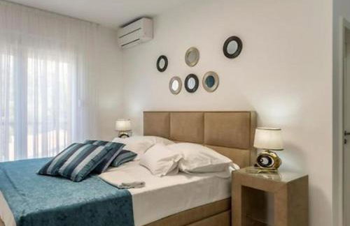 Modern & Stylish Villa with Private Pool - Foto 15