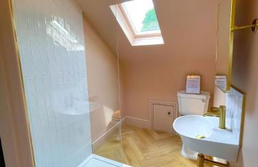 Spacious home in Leeds ideal for gatherings with free parking - Foto 45