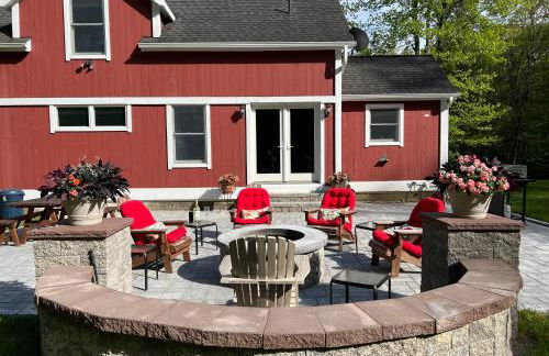 Berkshire Vacation Rentals: Peaceful Post and Beam Loft Sleeps 9 - Foto 56