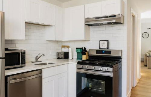 Chic 2BR Retreat Near OHare Free Parking - Foto 3