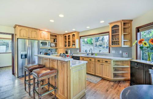 Stunning Sequim Hideaway with Hot Tub and Views - Foto 1