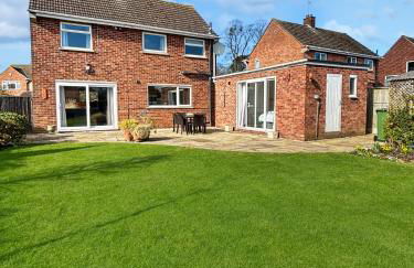 Amaya Nine Sleeps 7 Large 4 bed house - Bottesford - Foto 24