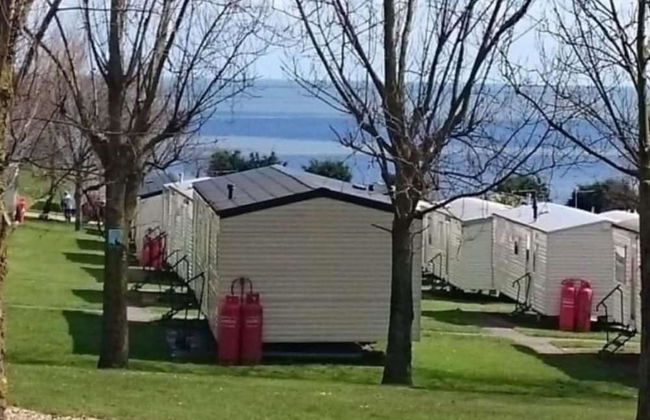 3-bed Cabin, Sleeps 6 With Pool & 5 Mins to Beach - Foto 26