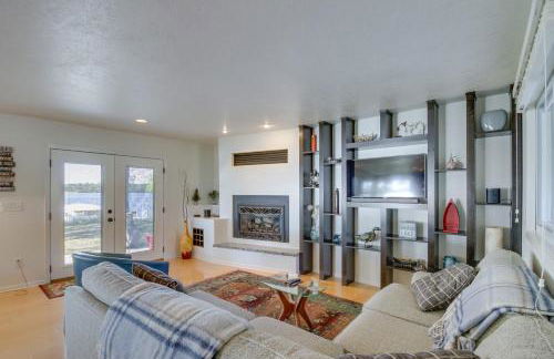 Lakefront Walker Home with Boat Dock and Lift! - Foto 1