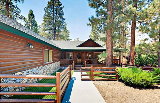Teakwood Cozy Wood Cabin with Fireplace - Photo 74