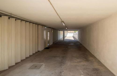 Bright Flat with Balcony & Garage by HostWise - Foto 44