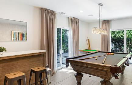 LA Hillside Retreat w Pool Views Fire Pit Outdoor Lounging Casa Bellagio by AvantStay - Foto 44