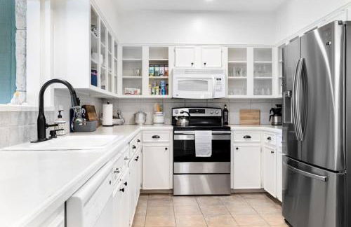 Creekside Haven with Pool and Firepit - Foto 3