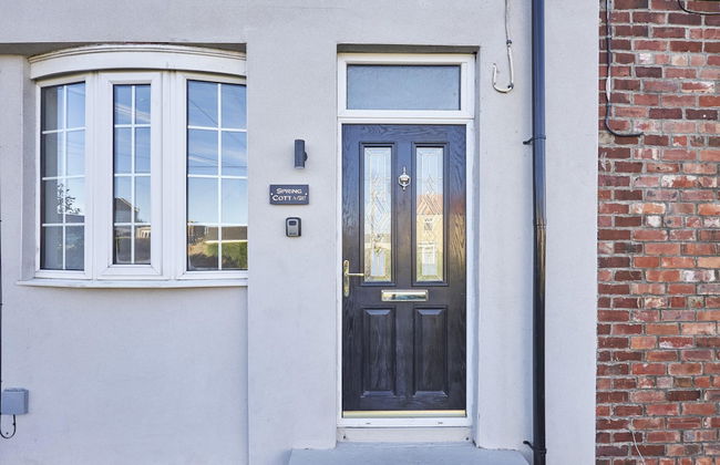 Host Stay Spring Cottage - Photo 16