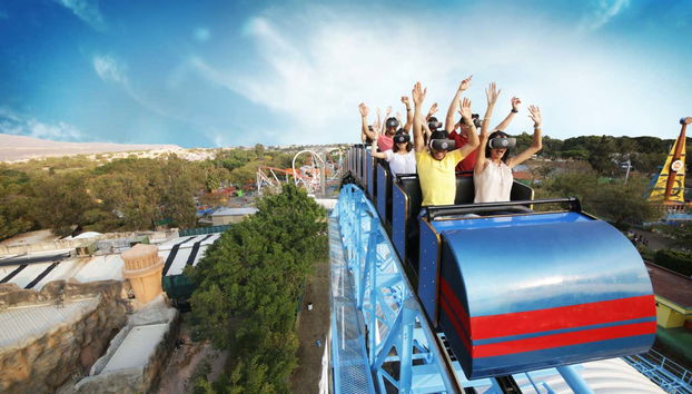 Roller coaster combined with virtual reality