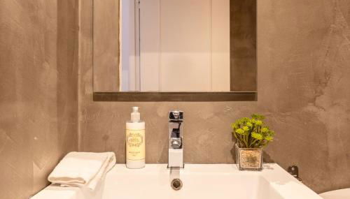 Contemporary Apartment Chiado - Photo 2