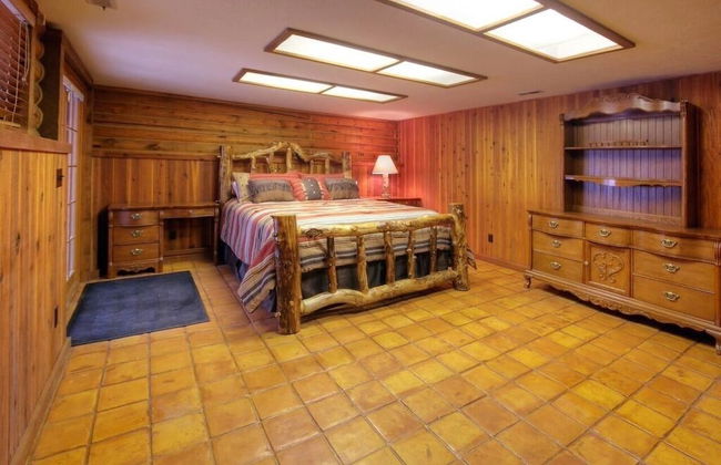 Log Cabin on the Stream - Photo 9