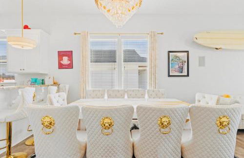 Lion of the Beach - Photo 5