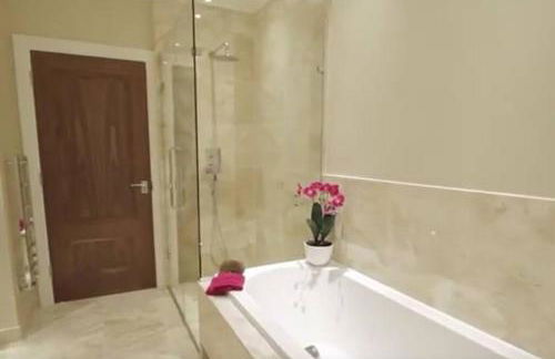 Luxurious House with private garden & Tree house - Foto 6