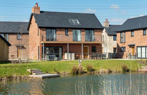 Lakeside family friendly property OI23 - Photo 1