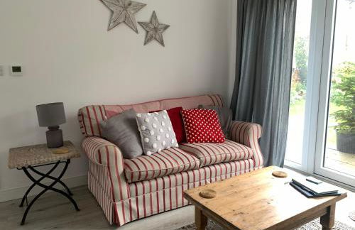 Seaglass Cottage, 5 mins from beach, hot tub on request - Photo 2