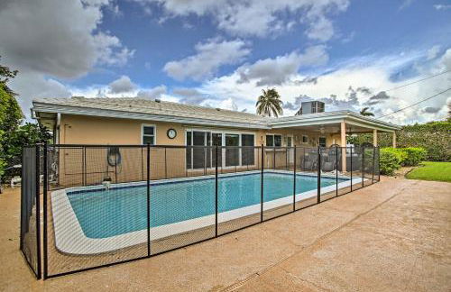 Riviera Beach Vacation Home with Pool Walk to Beach - Foto 1